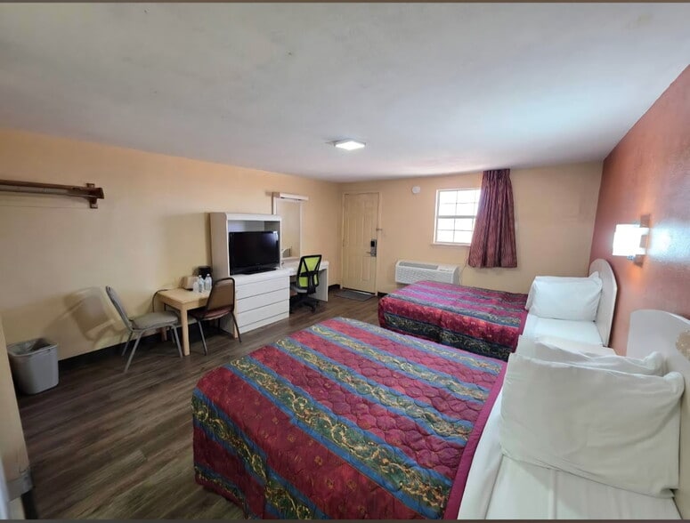 More Photos Of 1100 Main St, Knox City Hotel For Sale