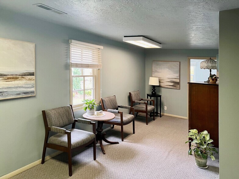 More Photos Of 358 Superior St SE, Salem Office For Sale