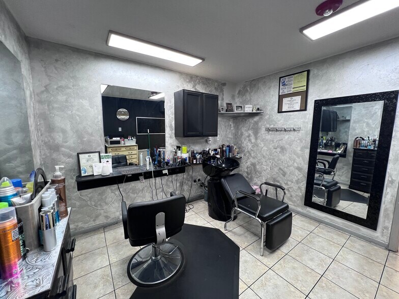 More Photos Of 7985 Phelan Blvd, Beaumont Freestanding For Sale