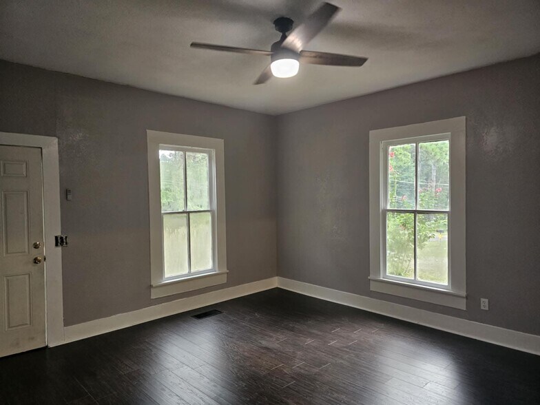 More Photos Of 630 Worth St, Hemphill Multifamily For Sale
