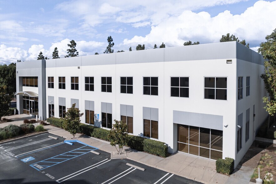 More Photos Of 10 Bunsen, Irvine Loft Creative Space For Lease