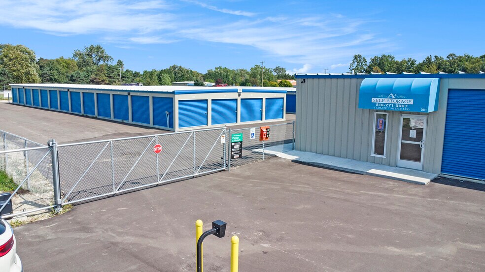 Primary Photo Of 2011 S Sheridan Rd, Lennon Specialty For Sale