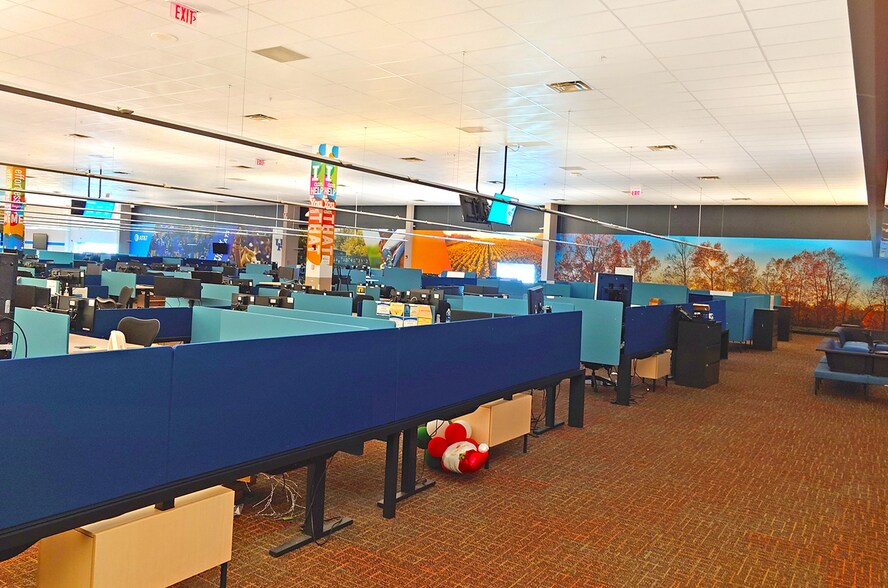More Photos Of 826 Eastpark Dr, Grayson Telecom Hotel Data Hosting For Sale