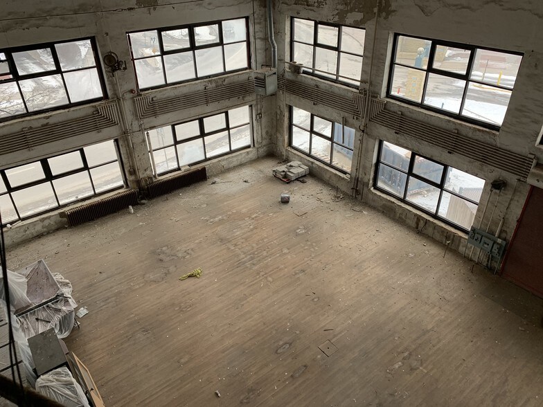 More Photos Of 612 New Hampshire St, Lawrence Office For Lease