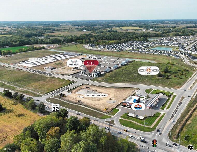 More Photos Of 1516 W Tournament Trl, Westfield Showroom For Sale