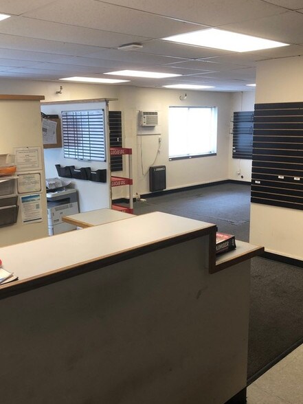 More Photos Of 9002 N Sever Ct, Portland Warehouse For Lease