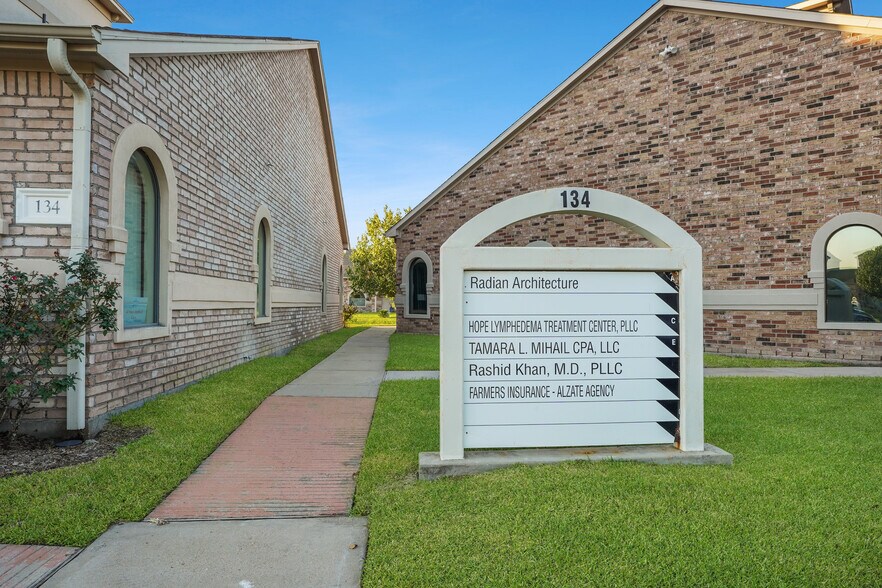 More Photos Of 134 Eldridge Rd, Sugar Land Office Residential For Lease