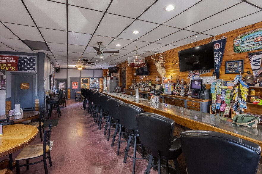 More Photos Of 119 N Lincoln St, Ransom Bar For Lease
