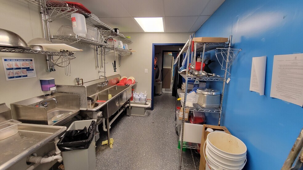 More Photos Of 27531 Grand River St, Livonia General Retail For Sale
