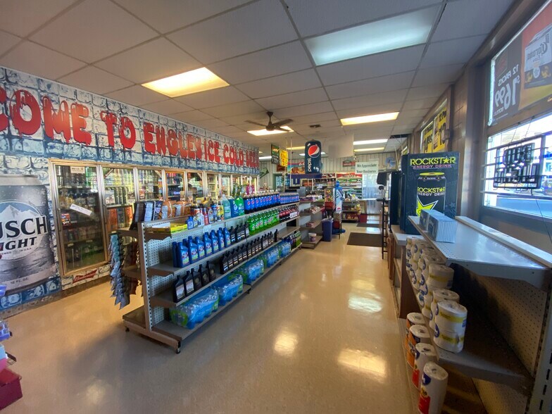 More Photos Of 709 S Broad St, Brooksville Service Station For Sale