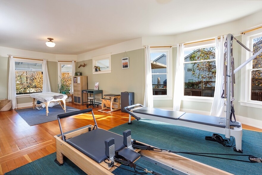 More Photos Of 510 NE Dekum St, Portland Office For Sale