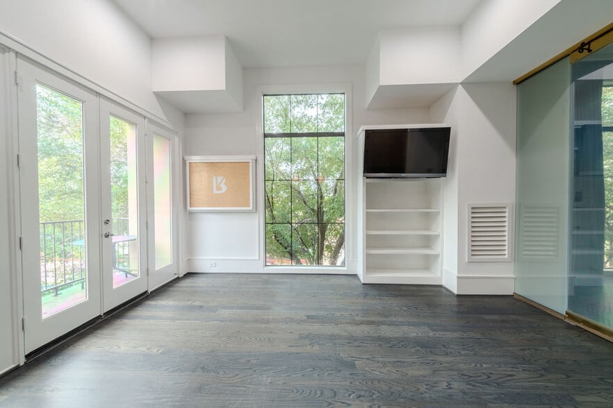 More Photos Of 1423 Lake Pointe Pkwy, Sugar Land Office For Sale