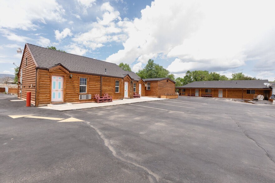 More Photos Of 699 N Main St, Panguitch Hotel For Sale