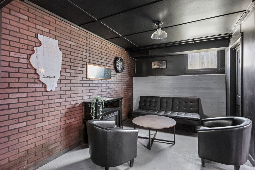 More Photos Of 206 W Spruce St, Gillespie Religious Facility For Sale