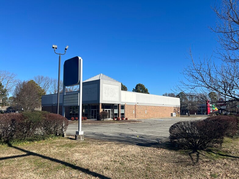 More Photos Of 671 J Clyde Morris Blvd, Newport News Drugstore For Lease