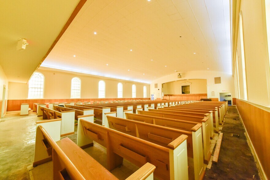 More Photos Of 3901 Raeford Rd, Fayetteville Religious Facility For Lease