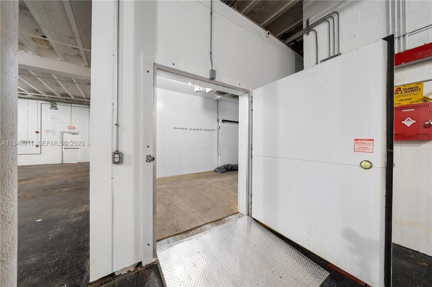 More Photos Of 2585 NW 21st Ter, Miami Warehouse For Lease