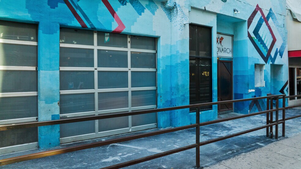 More Photos Of 134 E Washington St, Phoenix Bar For Sale