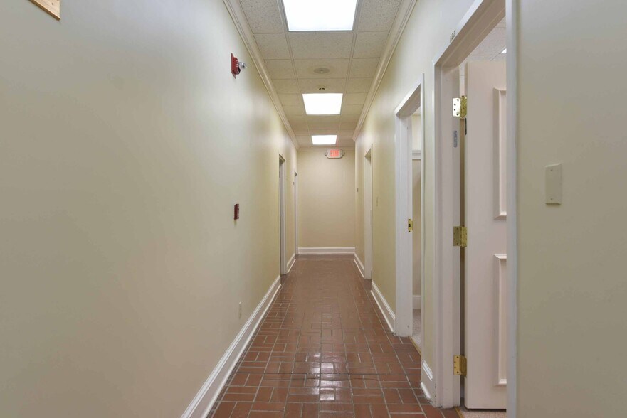 More Photos Of 204 N Westover Blvd, Albany Office For Sale