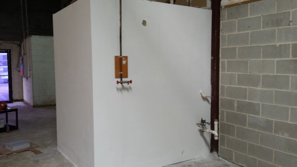 More Photos Of 8000-8032 Fernham Ln, Forestville Warehouse For Lease