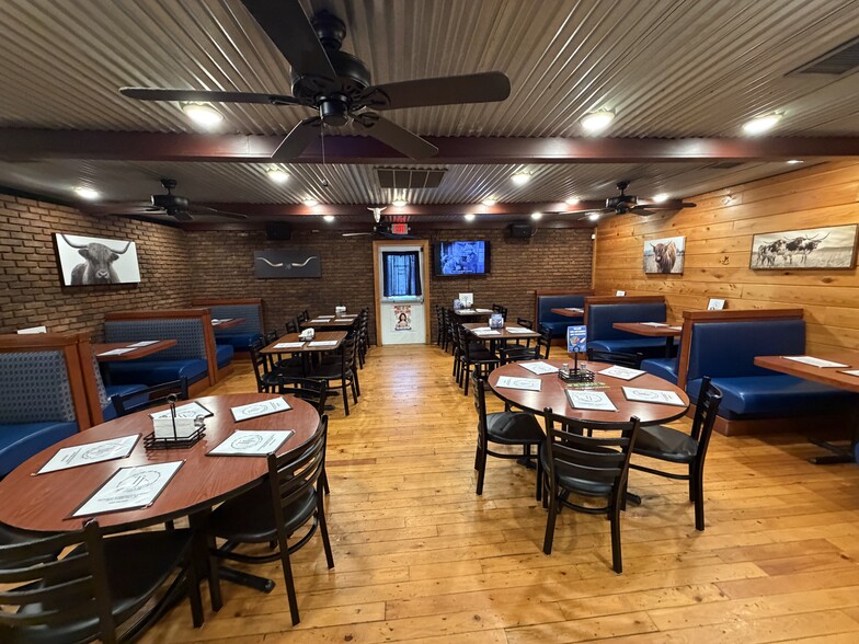 More Photos Of 617 S Washington St, New Paris Bar For Sale