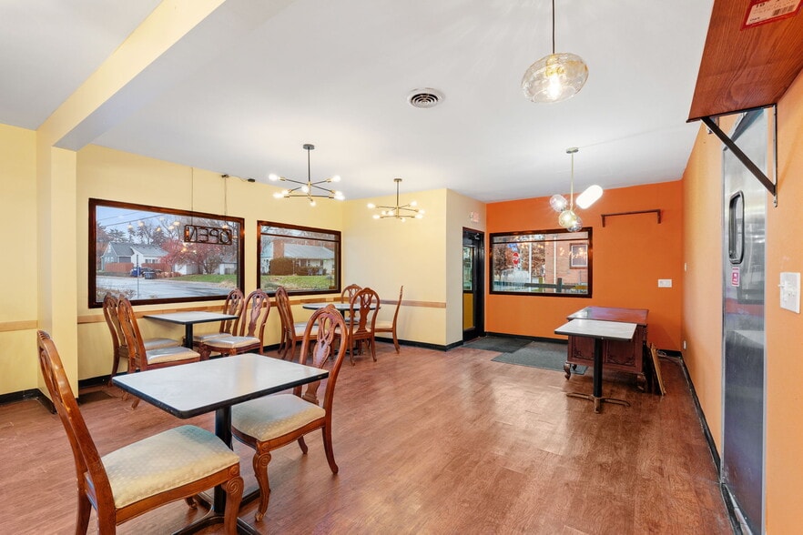 More Photos Of 5554 34th Ave S, Minneapolis Restaurant For Sale
