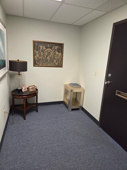 More Photos Of 901 Dover Dr, Newport Beach Medical For Lease