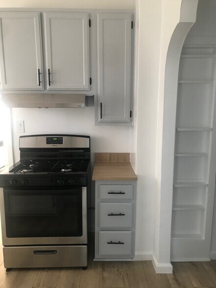More Photos Of 4771 W Adams Blvd, Los Angeles General Retail For Sale