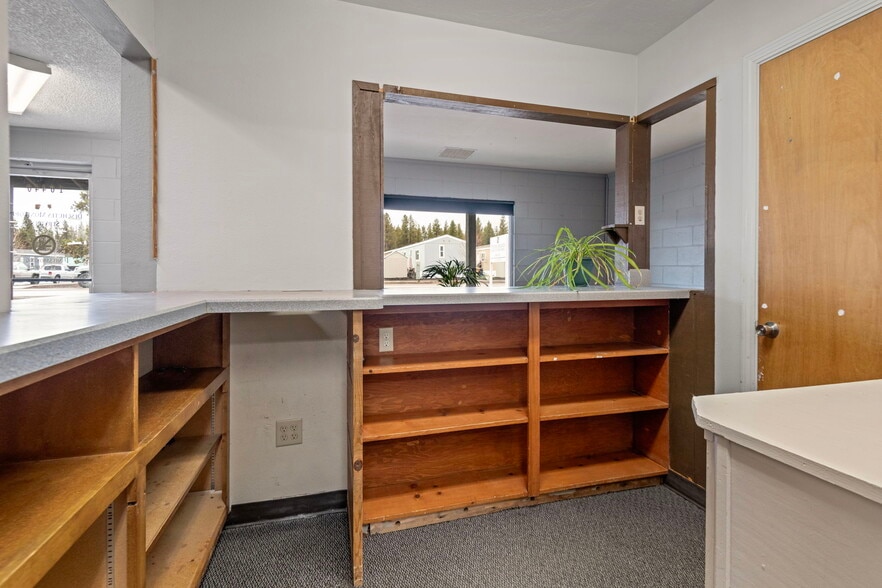 More Photos Of 16440 Finley Butte Rd, La Pine Office For Sale