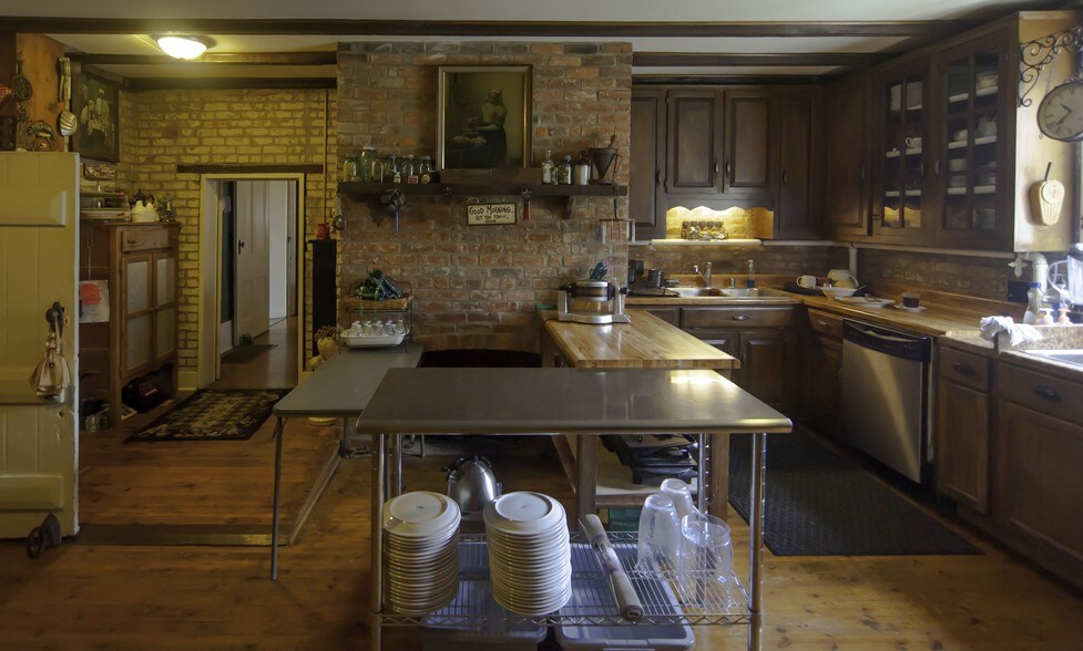 More Photos Of 313 S Green St, Glasgow Hospitality For Sale