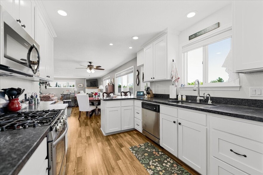 More Photos Of 2937 Merriman Rd, Medford Storefront Retail Residential For Sale