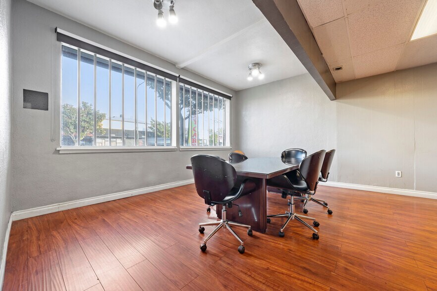 More Photos Of 4309 Crenshaw Blvd, Los Angeles Mixed Retail For Lease