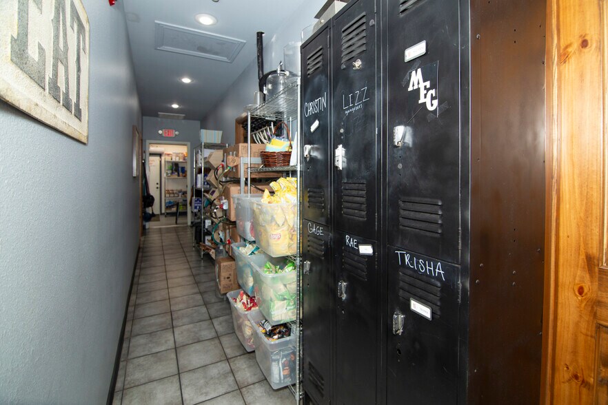 More Photos Of 407 W Main St, Marlow Restaurant For Sale