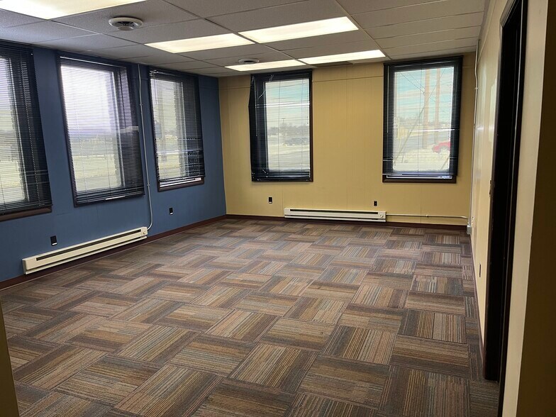 More Photos Of 508 N Detroit St, Warsaw Manufacturing For Sale