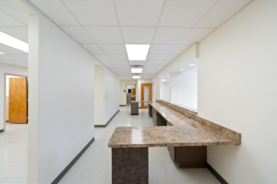 More Photos Of 114 Parliament Dr, Maryville Medical For Sale