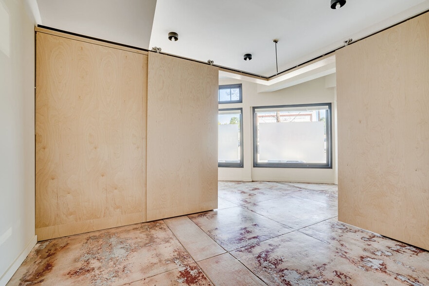 More Photos Of 6012 York Blvd, Los Angeles Office For Lease