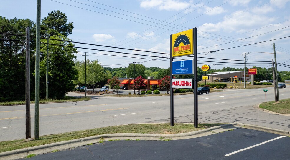 More Photos Of 416-424 N Madison Blvd, Roxboro General Retail For Lease
