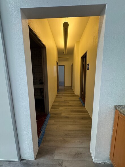 More Photos Of 801 N Lake St, Burbank Warehouse For Lease