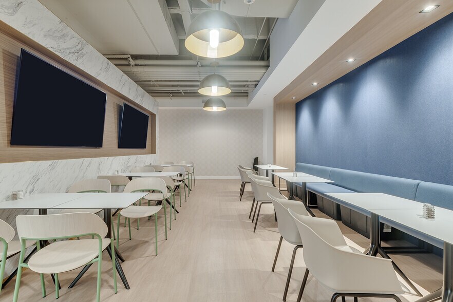 More Photos Of 5949 Sherry Ln, Dallas Office For Sale