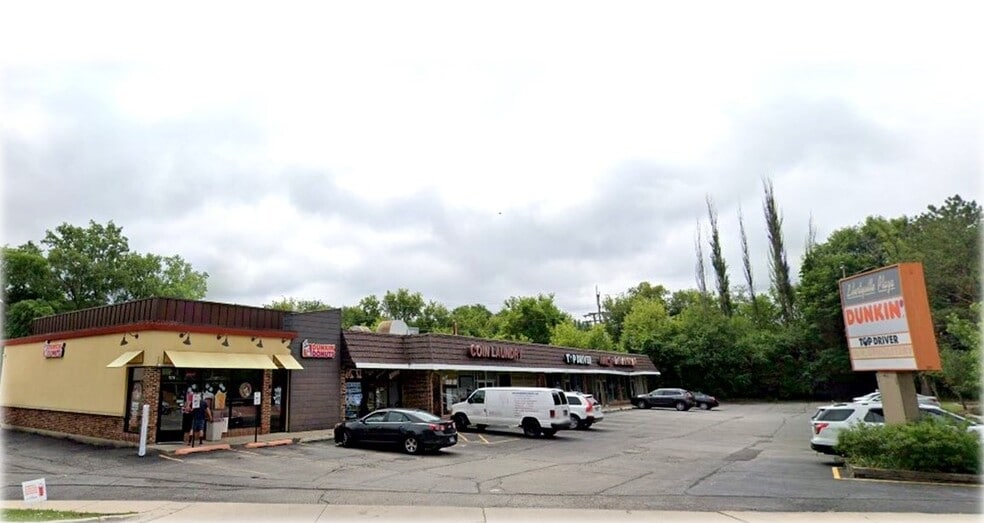 More Photos Of 1163-1179 Park Ave, Libertyville General Retail For Lease