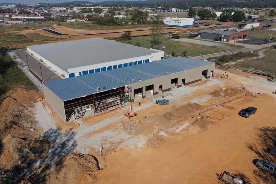 More Photos Of 3216 Leeman Ferry Rd SW, Huntsville Flex For Lease