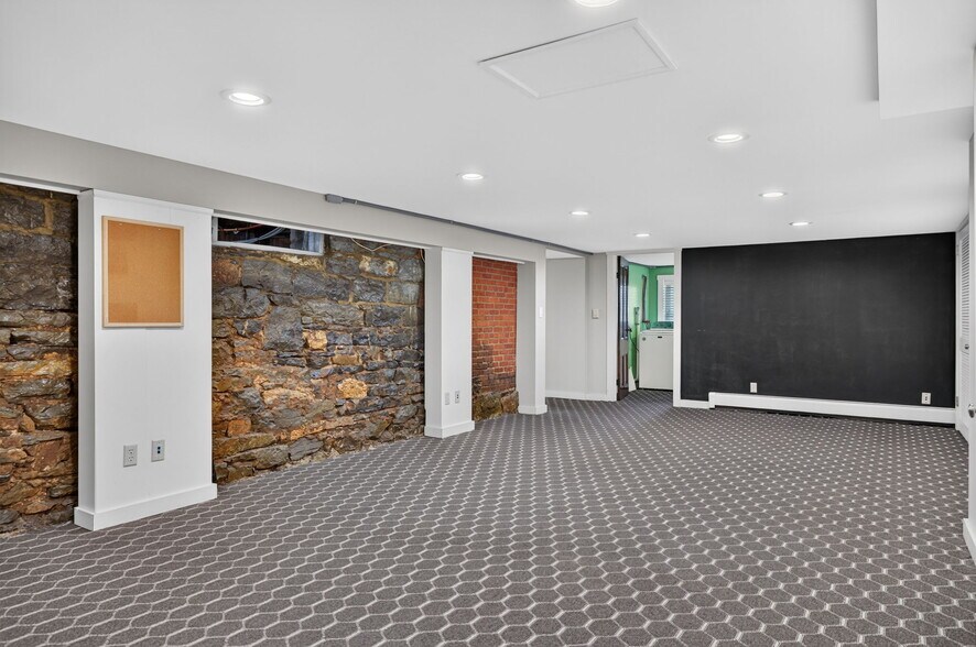 More Photos Of 330 Mahoning St, Milton Office For Sale