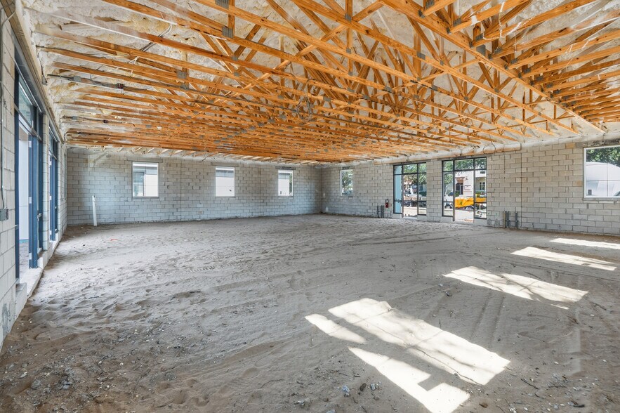 More Photos Of 124 Southern Railway, Oakland Office For Lease