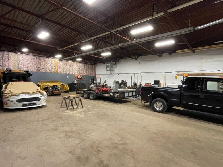 More Photos Of 1520 Military Rd, Tonawanda Warehouse For Lease