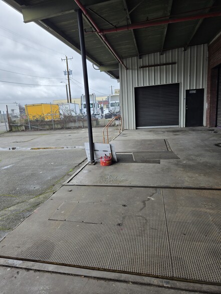 More Photos Of 5015-5025 Colorado Ave S, Seattle Warehouse For Lease
