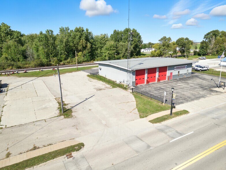 More Photos Of 513 E Saginaw St, Breckenridge Warehouse For Lease
