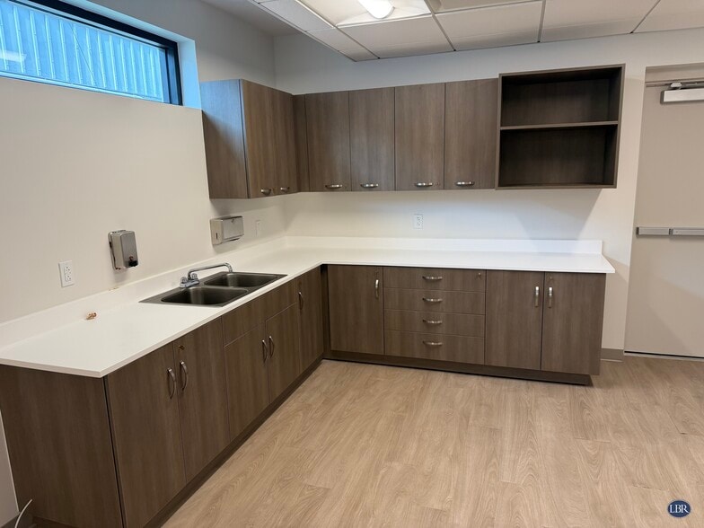 More Photos Of 548 Barton Blvd, Rockledge Medical For Lease