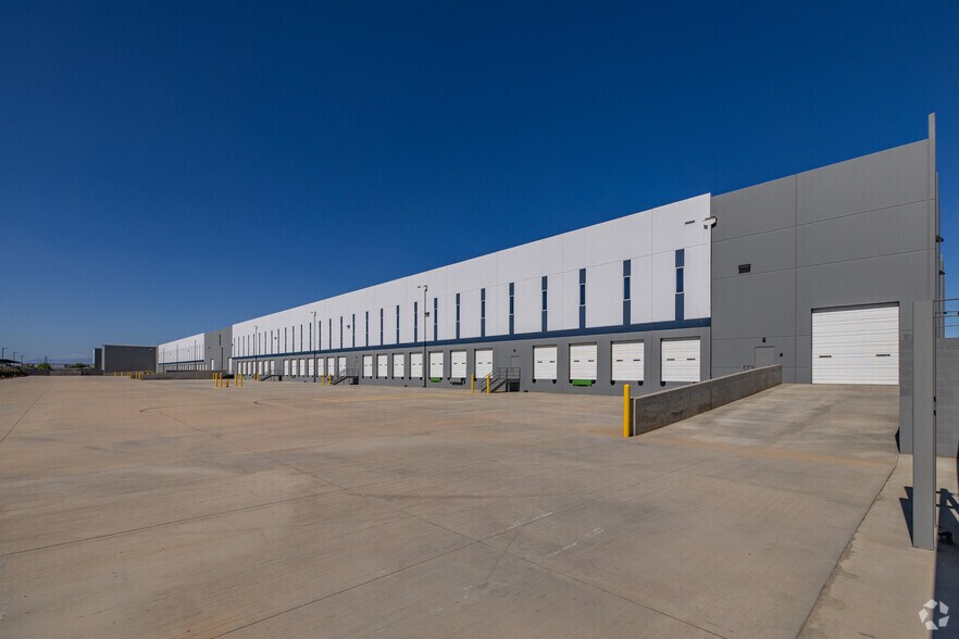 More Photos Of 12460 N Dysart Rd, El Mirage Warehouse For Lease