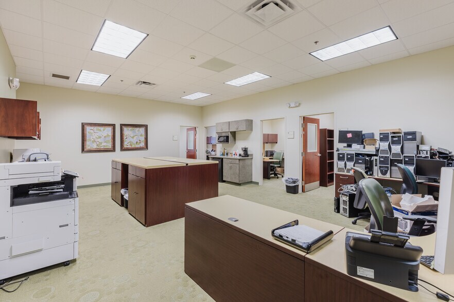 More Photos Of 619 Pointe North Blvd, Albany Medical For Lease