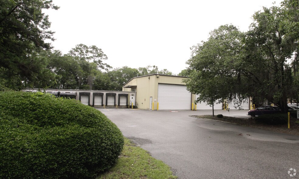 Primary Photo Of 24 Hunter Rd, Hilton Head Island Distribution For Sale
